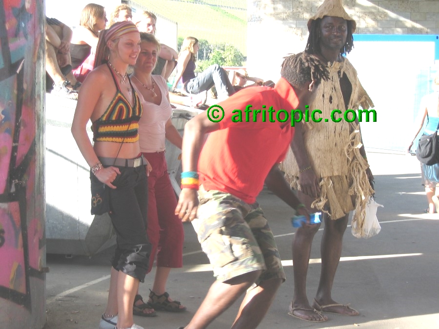 ../Images/AfricaFestival-27-28May05 118.jpg